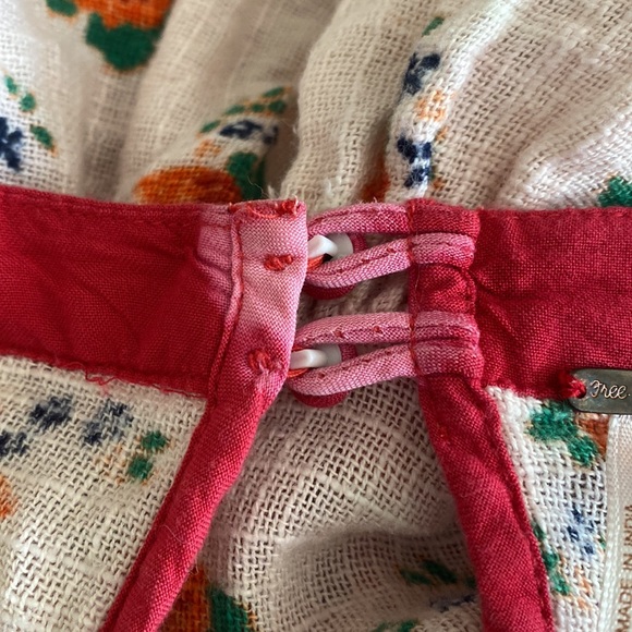 Free People Kissed By The Sun adorable cropped top with great embroidery - Picture 12 of 14